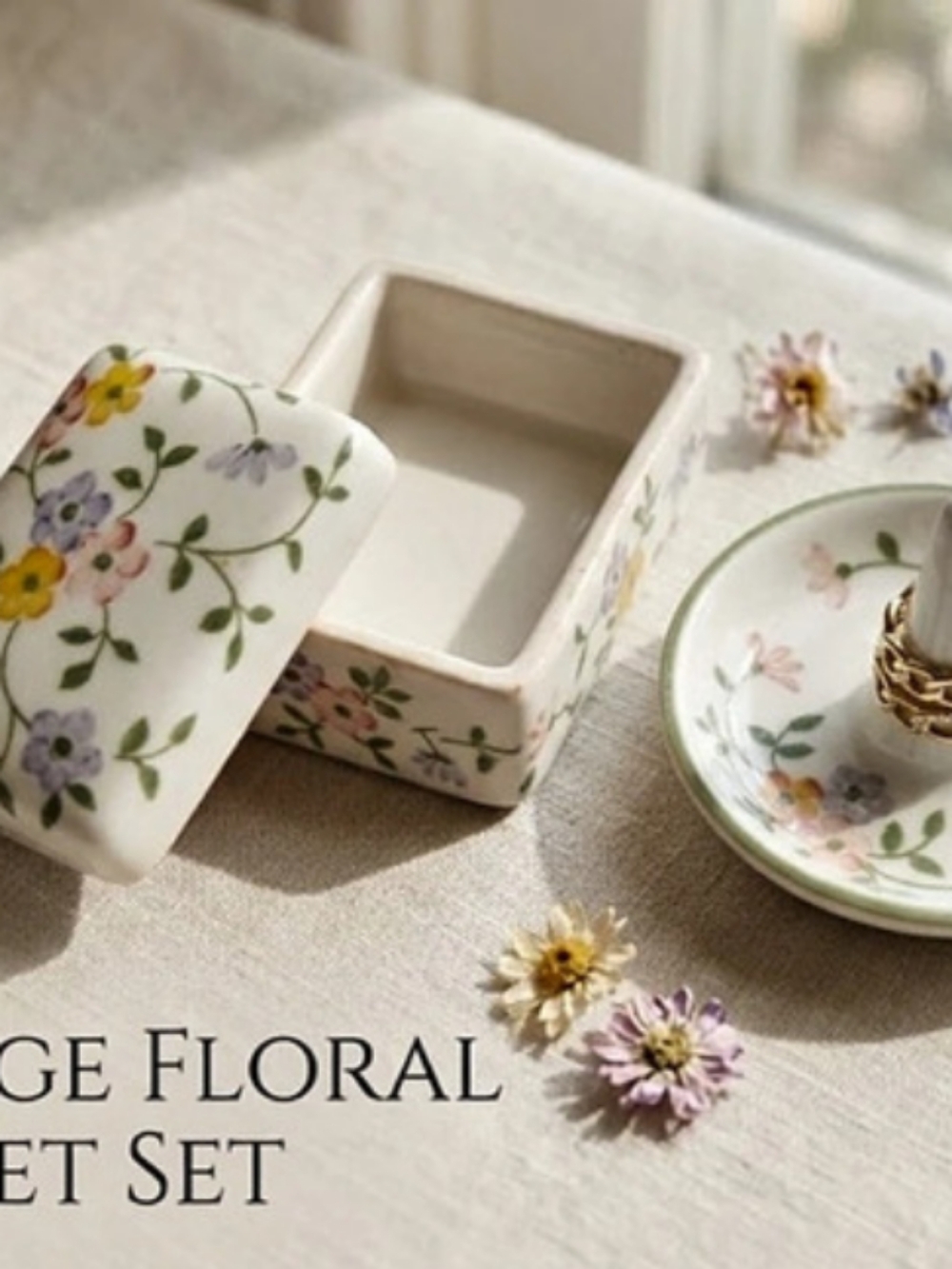 Vintage Andrea by Sadek Ceramic Vanity Set